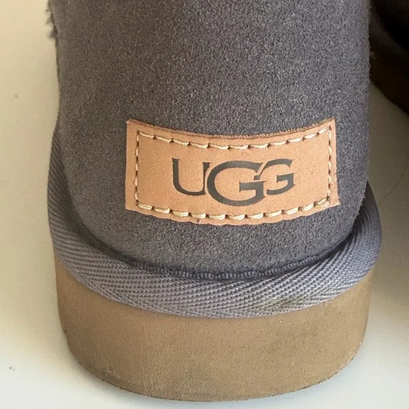 Ugg Classic Short II - Grey size 8 - Picture 7 of 13